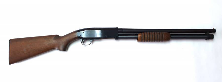Browning BPS shotgun, R 8,500.00
