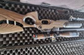FX CROWN .22, FX Crown .22 Laminate grey: Good as new, NO scratches or nicks, gun comes with many accsesories: Slug barrel, Sumo silencer, Bushnell scope, bipod, range finder, Filling cylinder tank with all fittings. Extras worth R31 000.