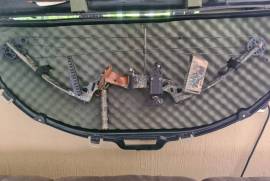Parker Bow for sale, I have a prker hunting bow with a carry case for sale, the bow has a brand new 70lbd string on it and its a 28 inch draw bow, and have a box of accesories and arrows. 