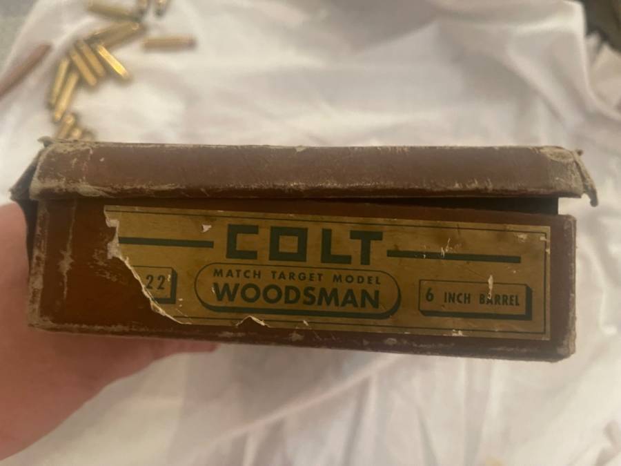 COLT Woodsman match target .22, In very good condition, very few in South Africa... is as accurate as their reputation suggests. In great condition with mark on one of the grips. 1 mag. In dealer stock original. Has original box!
