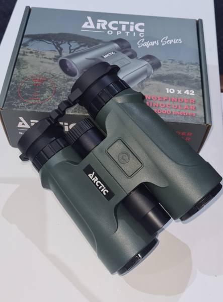 Arctic Range finder binos 10x42, Range - 2000m (tree)
Wavelenght - 905m
Display - Red OLED
Battery - CR2-3V
Water resistant
Weight - 525gr
Magnification - 10x
Field of View - 7dg
Distance Unit - M/Y