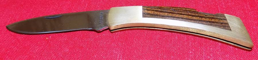 GERBER VINTAGR LOCK BACK KNIFE, GERBER Oregon USA  “FOLDING SPORTSMAN IID” vintage collectable 1970s lockback knife with brass and wood, overall length open 200mm. Brand new, never used or carried.
 