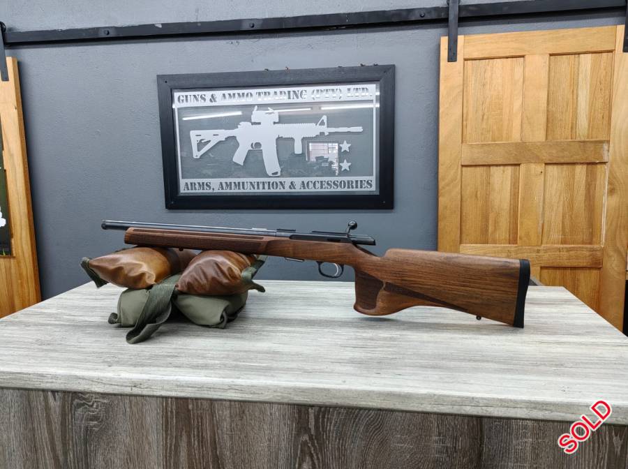 CZ 457 .22LR MTR, A finely detailed model featuring a unique walnut stock. The 22 LR calibre match-grade barrel is strong and cold hammer forged. It has a MATCH chamber. This innovation, together with all the other enhancements in the new CZ 457 series, allow this model to guarantee 15 mm groups at a 50 m distance.