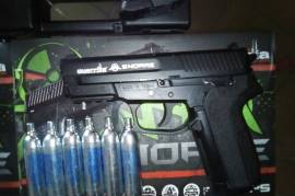 3X co2 guns, all in mint condition 063 358 2979
