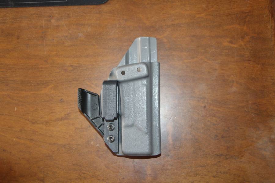 Glock 19 RH IWB holster, I have an Appendix carry, Glock 19 gen 4 right hand holster in stealth grey.Comes with the claw for concealability. Shipping for buyers expense.