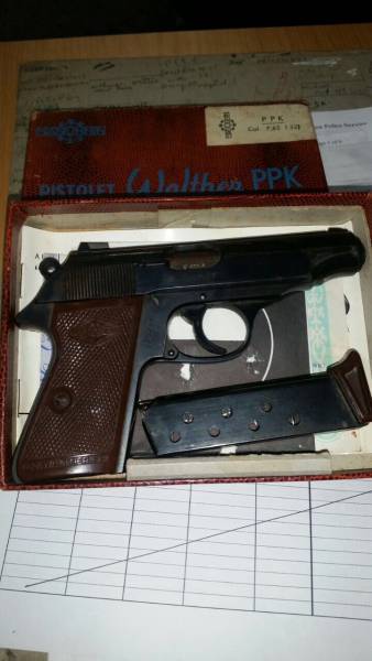 Walther Ppk, Walther ppk 32.acp
Comes with x1 magazine and three holsters; a custom sniper kydex apendix carry holster, a leather shoulder holster and a leather apendix carry holster. All holsters are custom made for the walther ppk. Also comes with the original box and factory target.