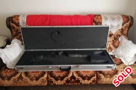 Heavy Duty double rifle alu hard case , Heavy Duty double rifle alu hard case in very good condition  ..
With wheels for easy transportation  ..
Ideal to transport and protect your valuable rifles  ...
Bargain  .... don't let this gem slip through your fingers 
Contact Schalk 
0768310768