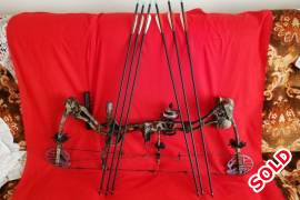 Bowtech Tribute complete bow package , Bowtech Tribute complete bow package with 6 full length uncut arrows  ...
In like new condition  ...
Complete bow with single pin sight , drop away arrow rest , quiver and stabilizer ...
Draw weight from 50 - 80 lbs
Draw length from 26.5 - 30.5 