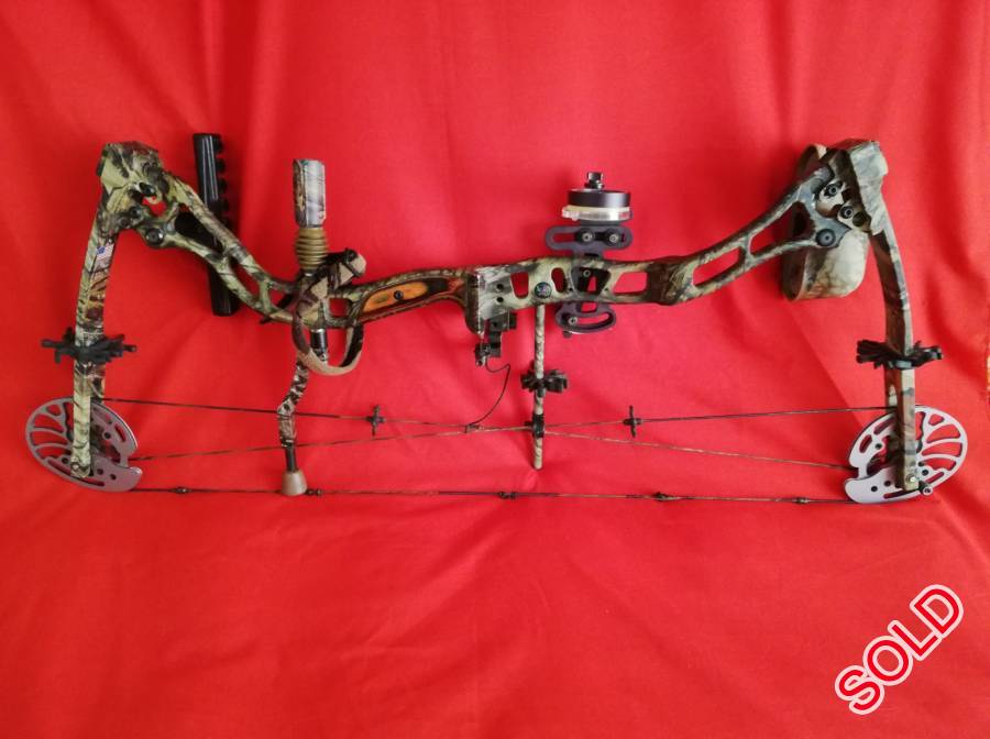 Bowtech Tribute complete bow package , Bowtech Tribute complete bow package with 6 full length uncut arrows  ...
In like new condition  ...
Complete bow with single pin sight , drop away arrow rest , quiver and stabilizer ...
Draw weight from 50 - 80 lbs
Draw length from 26.5 - 30.5 
