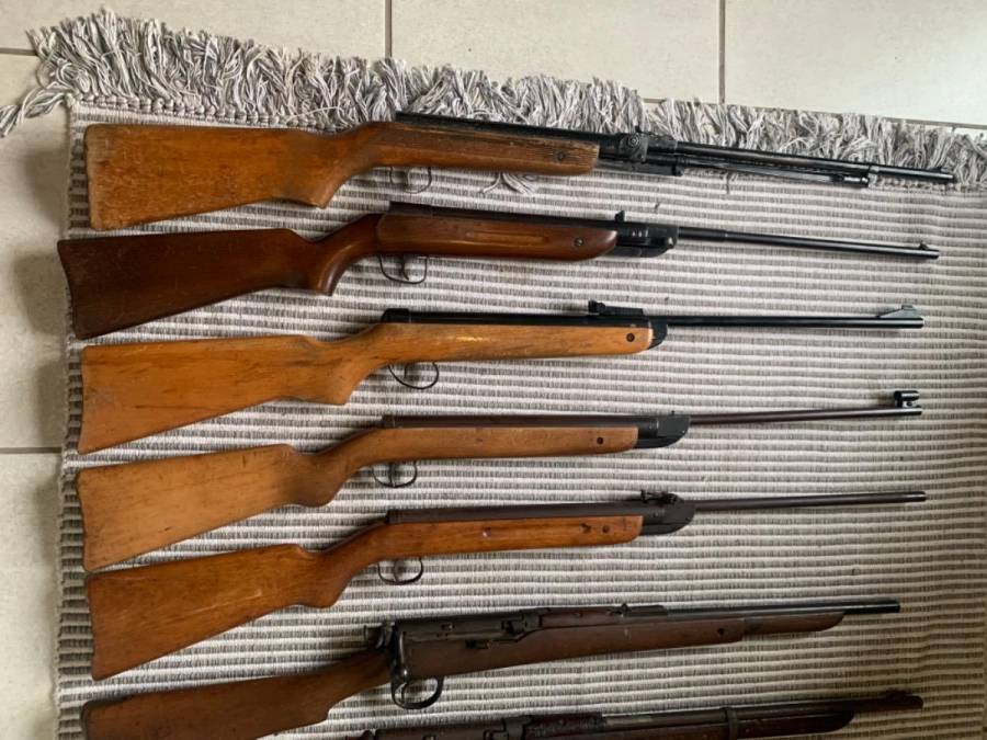5 vintage pellet guns , 5 vintage air rifle for only R5000
telly rellium 
Bsa meteor 
falke 70 
Gecado 27
gecado 27 
all working 