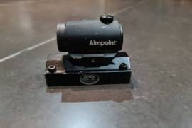 Aimpoint h1 and RHT low claw mount , Selling aimpoint h1 and rht low mount that's on my mp5 it co witnesses with sights on mp5 and g3 ! It's been great from day1 only selling it as I have decided to run no optic!
