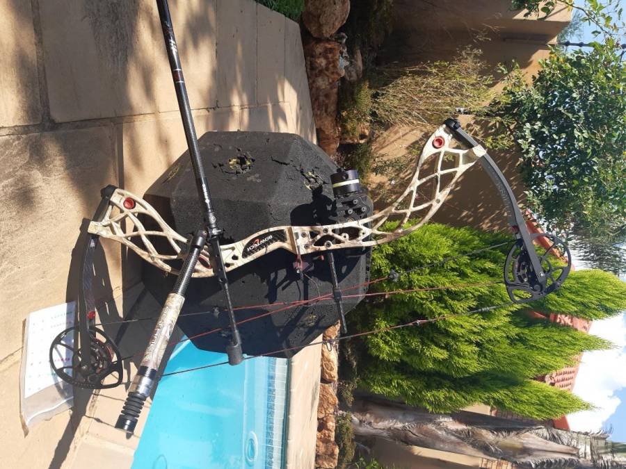 Bowtech Carbon Knight, Bowtech Carbon Knight for sale.Clean bow only.Price is negotiable.
Brace Height7 