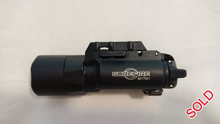 Surefire X300 ULTRA Weaponlight, Surefire X300 Ultra (Model X300U-A).  Probably the best weaponlight brand around.  Barely used, in perfect condition with original box and all accesories.  I had it on my Glock 19 but never used it.  Even the original Surefire batteries are still in very good working order.