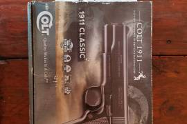 Umarex Colt 1911 Classic , Excellent condition. Comes with 5 empty CO2 canisters.

New, these sell for R6100. I'm selling for R1500