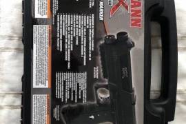 Tippmann TipX paint ball pistol KIT, Brand new. Used once.
Everything in photo included.
Gun, extra magazines, Co2 canisters, barrel safety, various protection ammo.
Cash only.
Collect only.