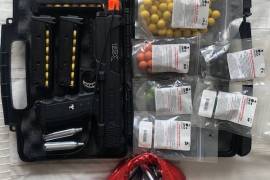 Tippmann TipX paint ball pistol KIT, Brand new. Used once.
Everything in photo included.
Gun, extra magazines, Co2 canisters, barrel safety, various protection ammo.
Cash only.
Collect only.