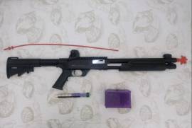 Walther SG 68.cal Shotgun (Defence), Stock (CO2 adapter for two 12g canisters), 
70 Solid balls & 10 Pepper balls, 
Great condition