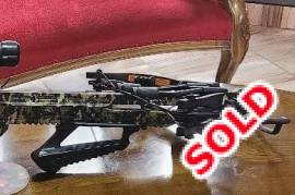 ROCKY MOUNTAIN RM415, RM415 CROSSBOW INCLUDING 12 BOLTS, PADDED CARRY BAG AND MECHANICAL COCKING DEVICE.  SPOTLESS CONDITION