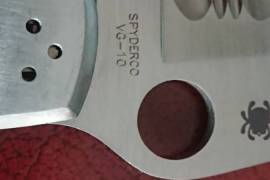 Spyderco POLICE S/S Original VG-10, Early Gen.!, The legendary heavy duty folder of Spyderco in its most successful version, half plain/serrated, made in Seki JAPAN! Solid hollow ground blade of VG-10 S/S, measuring 4.125