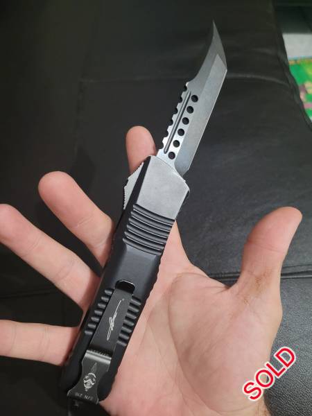 Microtech Combat Troodon Hellhound Black M390, Never cut anything or sharpened. Pocket carried and much loved. Perfect working condition, smooth as butter. My favorite knife EVER!!
Reason for sale: need cash for my vehicle. 
Willing to negotiate slightly, pls don't take chances. 
Brand new retails for over 12k