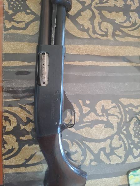 Pump action shotgun, R 2,000.00