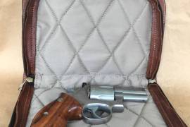 Genuine Handmade Leather handgun bag, Genuine handmade leather handgun bag.
with diamond stitched lining. Made by MILA Leather 0824507038