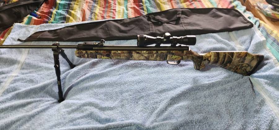 Beeman Cammo .22cal 1000ft/s + extra, Shot less than 50 times. Excellent condition.
Beeman Cammo .22cal 1000ft/s  
Red Fox 4x32AO scope
Beileshi Bipod
Bag