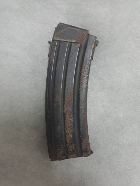 1 x R4/5 Rifle magazine, 1 x Metal R4/5 magazines in fair condition, is working 100% but have some rust on it of not using it for a long time. Can courier by useing postnet or courier guy but its for the buyers pocket


 