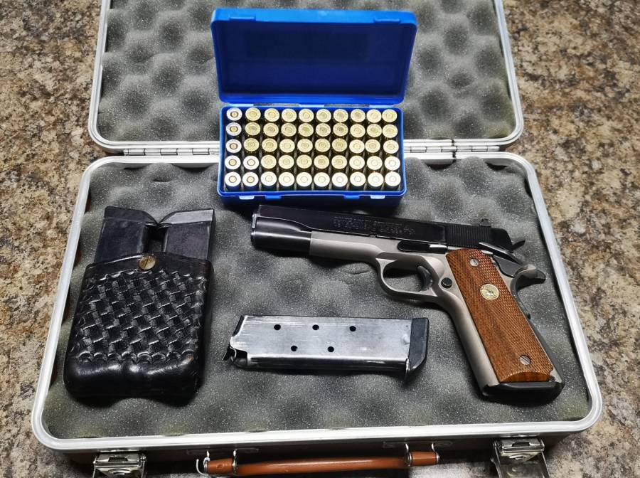 COLT 1911, COLT 1911 FOR SALE VERY GOOD CONDITION. 
COMES ITH 3 MAGS AND 100 ROUNDS AND CARRY CASE