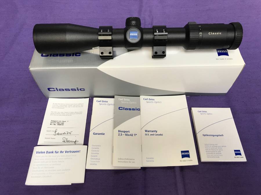 Zeiss Classic Diasport 2.5-10×42 T* rifle scope., Zeiss Classic Diasport 2.5-10×42 rifle scope.
This is identical to the Diavari Classic, but called a Diasport due to the special #67 reticle fitted.

Scope is light weight, of modern proportions/design and having the contemporary T* lens coatings. The scope is all matte finished alloy construction.
Turrets are the quick reset type, with 0.1 mil adjustments.
Tube Diameter 30mm.

The ideal light hunting rifle scope with GERMAN ZEISS OPTICS T*

Second hand scope , first owner.
Comes in original box with all factory documentations.
Scope mounts are incl.
Very good condition.
Please see photos.
No warranty , private sale !
Shipping at buyers cost and risk.