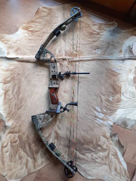 Mr, PSE Baby-Gforce Bow (Compound)


	PSE Baby-Gforce bare bow (as seen on pictures) for sale.
	A to A 36”
	Brace height 4.5”
	Draw weight 60 to 70 pound (Adjustable)
	Right-hand bow
	New bow string installed

