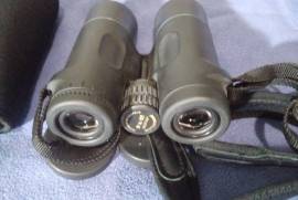 Leupold Wind River Cascades Binoculars 8 x 42, Postnet to Postnet included.
Japanese made roof prism, R1800, Leopold later sold these as Leupold Cascades.
Lens caps, neoprene pouch & original box incl.

I am in Lynnwood, Pretoria.
WhatsApp, sms or call 072 583 8148 please.
