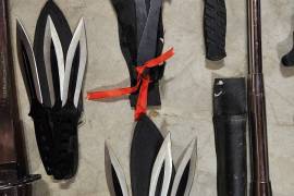 Asortment of knifes, Fixed and folding blades one flick knife 9x throughing knifes waal decoration sword and katana. R1800 for the whole lot or nearest cash offer.
0828495121