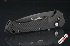 Benchmade 13800SBK Harley Davidson Nonconformist, Awesome and rare benchmade non conformist, this is an auto knife with a very fast action

there is some signs of wear on the handle and some paint loss on the blade