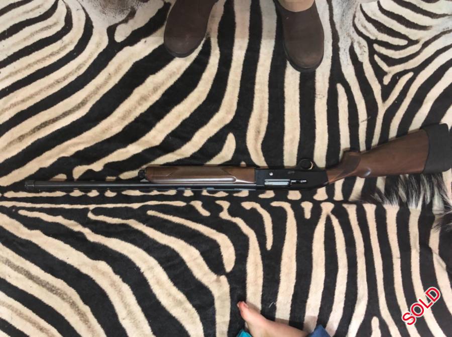 Pietro Beretta semi-automatic shotgun, Excellent semi-auto shotgun for sale. Second owner but shotgun has been used very little. Comes with Pachmyer recoil slip-on pad; 4 chokes. Selling to finance another project. 
