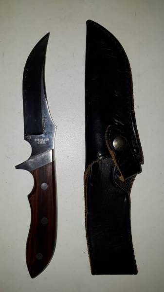 Hatori upswept skinner hunting knife for sale!, Hatori upswept skinner hunting knife for sale! wanting R2500 O.N.C.O please contact Pierre on 083 678 3990! 