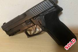 SIG SAUER P229, INCL IWB DANIELS HOLSTER AND 2MAGS