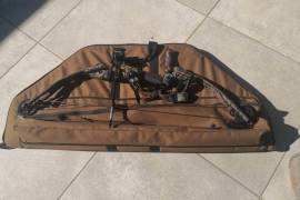 Martin Magnum bow, Fully kitted 60lb-70lb compound bow with sight, stabilizer, arror rest, protective bag and trigger. 072 584 2673