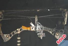 Matthew's Switchback XT compound bow, I am selling my Mathews Switchback XT compound bow it is in decent condition. It comes with a release peep and arrow quiver as well as a bow bag. The bow is a 45-70 pound draw weight bow. The bow has a 30inch RH cam in so draw length is 30 inches.
