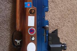 Custom Target Rifle (Left hand), Left hand Custom Target Rifle in good condition.  Build  by Ralph  Badenhorst, Ermelo. My daughter used the  rifle  3 years in a row at the  S.A Championships. Comes with 2 air cylinders,  adaptor, glove,  belt and sights  as per pictures. 