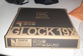 Glock 19x Airsoft gun (Perfect condition) , Bought the airsoft gun and used it for practice on a paper target. Perfect condition with no damage at all. Comes with the box and 2800 bbs. Has just been sitting in my cupboard so want to get rid of it.

Contact me If you interested (Price is negotiable)