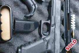 Glock 17 Gen 4 TB, Glock 17 Gen 4 with threaded barrel end one spare magazine like new still in case.