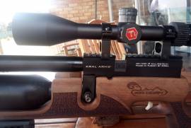  .357 Caliber PCP Rifle, Kral Harms Big Horn .357 Caliber PCP Rifle
Titanium 3-12 X 44 Scope
Silencer
Strap and Approximately 100 pellets / Slugs