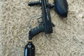 Empire BT-4 Combat Paintball Gun/Marker For Sale, - Selling as I don't use it.

- Mechanically the gun is 100%

- Visually the gun, canister and hop has usage marks from when I did use the gun.
- 24 Oz Ballistic Canister.

- Half a bag of paintballs.