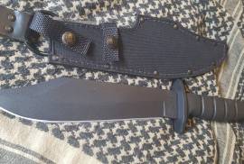 Ontario USA marine Raider Sp10 Bowie, Like new, never used...razor sharp
1095 high carbon steel , made in the USA
postnet will be R109 phone me on :
0609071899
