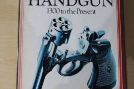 The complete handgun 1300 to present, The Complete Handgun Book 1300 to present for sale in good condition,128 pages.
Published 1986.
Delivery for buyers account.
Contact Francois at 0849099317