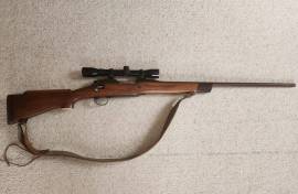 .303 Epps, .303 Epps.- P14(Same power as 300win mag). Not a regular .303
4x32 Tasco scope. Great hunting rifle. Very accurate. R7500 onco.
Nardus 0795263982
 