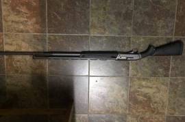 Winchester SX3 Semi Auto Shotgun, Semi auto shotgun with standard 8 shell magazine and extended 14 round magazine for 3gun. Included load 2 belt and two quad loaders and chokes. Shotgun in excellent working condition.