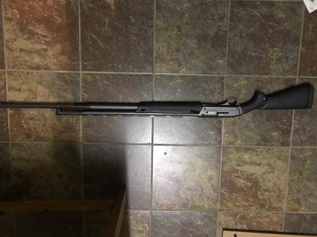Winchester SX3 Semi Auto Shotgun, Semi auto shotgun with standard 8 shell magazine and extended 14 round magazine for 3gun. Included load 2 belt and two quad loaders and chokes. Shotgun in excellent working condition.