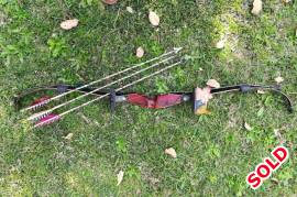 Otter recurve bow , Posting for a friend.  Otter recurve bow in excellent condition.  Right hand . 56# at 28 inch. For more information contact John on 0835558685. 
